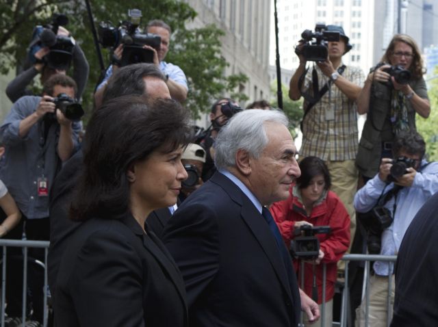 Άλλα θύματα του Στρος-Καν αναζητά η υπεράσπιση της καμαριέρας