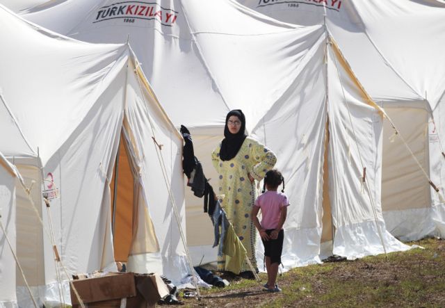 Πρόσφυγες και καμμένη γη αφήνει πίσω του ο συριακός στρατός