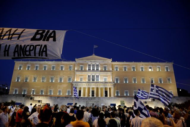 «Μπλόκα» σε δρόμους γύρω από τη Βουλή σχεδιάζουν οι «Αγανακτισμένοι»