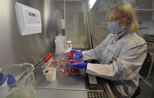 Ύποπτο κρούσμα από τη νέα E.coli αναφέρθηκε σε Γερμανίδα τουρίστρια