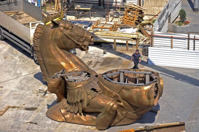 Η ΠΓΔΜ να αποφύγει προκλητικές ενέργειες, ζητά ο επίτροπος για τη διεύρυνση