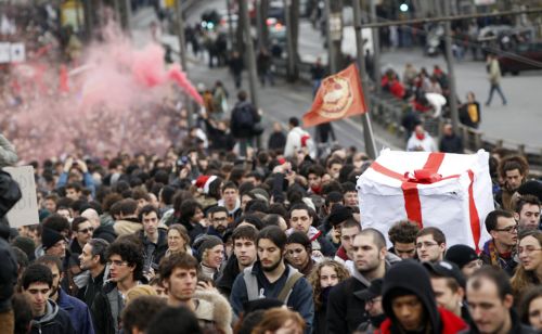 Πονοκέφαλος για την Ιταλία η ανακοίνωση για πιθανή υποβάθμισή της από τη Moody’s