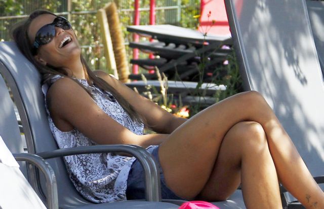 Επιστρέφει στις πισίνες η Λορ Μαναντού