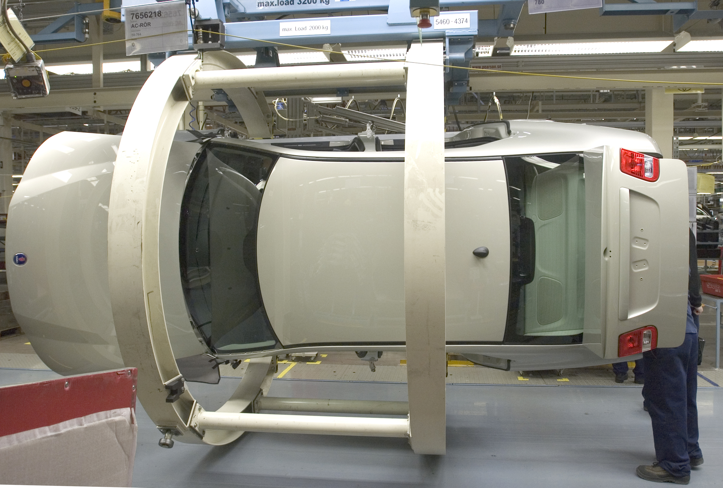 Αδυναμία καταβολής μισθών δηλώνει η Saab