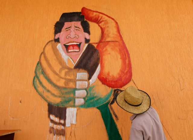 «Θα μείνω στη Λιβύη νεκρός ή ζωντανός» λέει ο Καντάφι