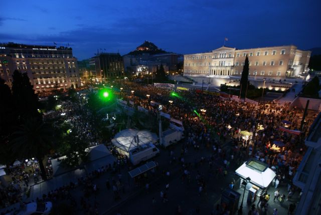Στο Σύνταγμα και πάλι οι «Αγανακτισμένοι» μετά τα επεισόδια