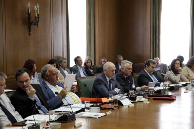 Ψήφιση του Μεσοπρόθεσμου με «μια ευρύτερη πλειοψηφία» επιδιώκει η κυβέρνηση