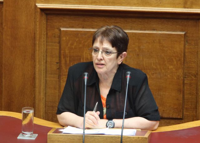 Απορρίπτει το δημοψήφισμα η Παπαρήγα, ζητά προσφυγή στις κάλπες