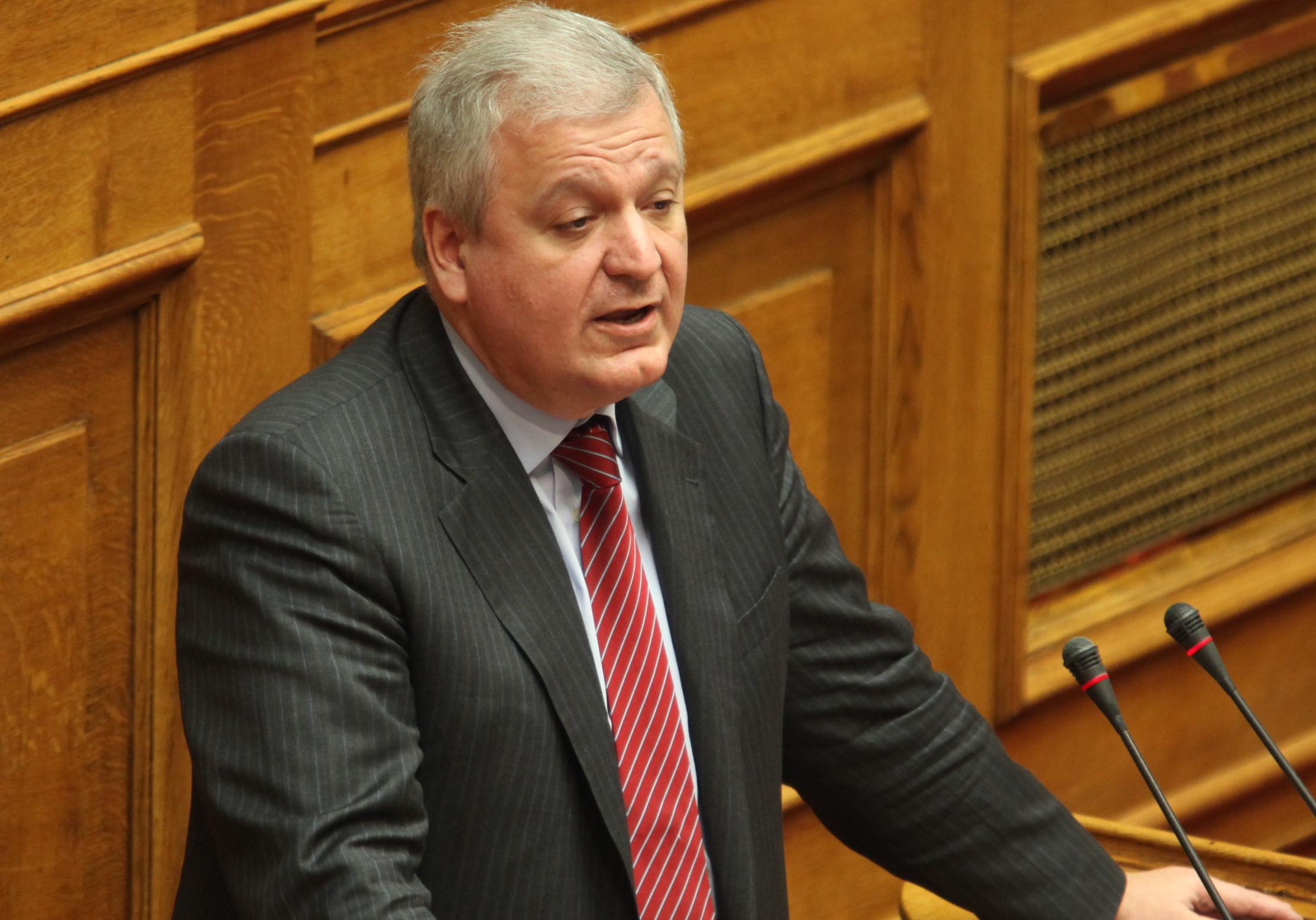 Είναι ώρα να αναλάβουμε τις ευθύνες μας, διαμηνύει ο Χρ.Πρωτόπαπας πριν την ψήφιση του Μεσοπρόθεσμου