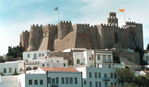 Θεατρική αναπαράσταση της «Αποκάλυψης» στο Σπήλαιο του Ιωάννη στην Πάτμο