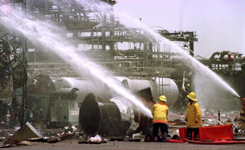 Τέσσερις νεκροί από την έκρηξη σε διυλιστήριο στην Ουαλία