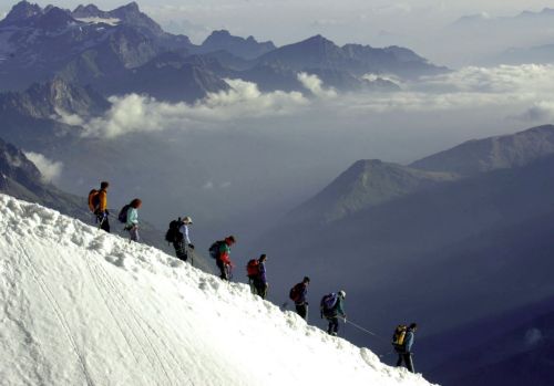 Νεκροί έξι ορειβάτες στις γαλλικές Άλπεις μετά από χιονοστιβάδα