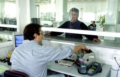 Τέλος επιτηδεύματος 300 ευρώ για 800.000 ελεύθερους επαγγελματίες