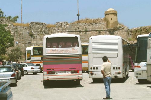 Παράταση μίας ημέρας για σχολικές εκδρομές από ή προς ακριτικές περιοχές