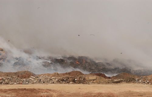 Υπό έλεγχο πυρκαγιά στη χωματερή των Μεγάρων