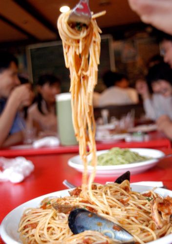 Εκλογίκευση του ΦΠΑ στην εστίαση προωθείται με το νέο φορολογικό νομοσχέδιο