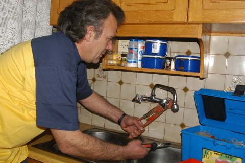 Μεγάλες καθυστερήσεις στη διαδικασία απελευθέρωσης των υπηρεσιών