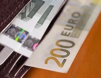 «Έκτακτο» χαράτσι για εισοδήματα άνω των 12.000 στο Μεσοπρόθεσμο Πρόγραμμα