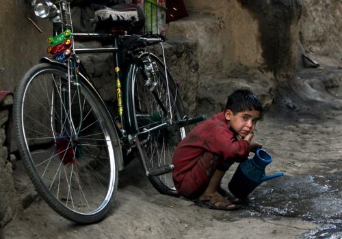 Πάνω από 100 εκατομμύρια παιδιά στον κόσμο απασχολούνται σε επικίνδυνες δουλειές