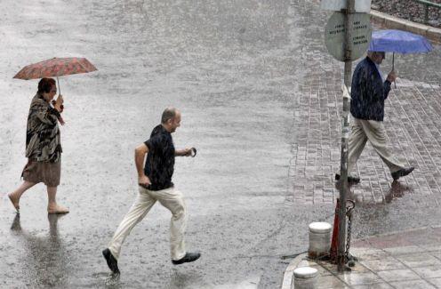 Προβλήματα από την έντονη βροχόπτωση στην Αττική