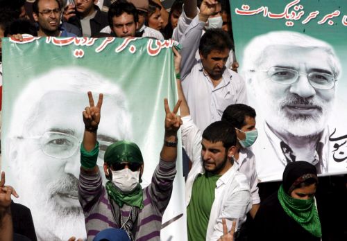 Συστηματικούς βιασμούς στις φυλακές καταγγέλλουν οι πολιτικοί κρατούμενοι του Ιράν