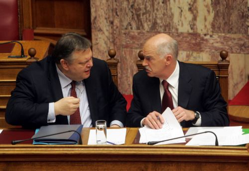 Συνάντηση του πρωθυπουργού με κορυφαίους υπουργούς στη Βουλή