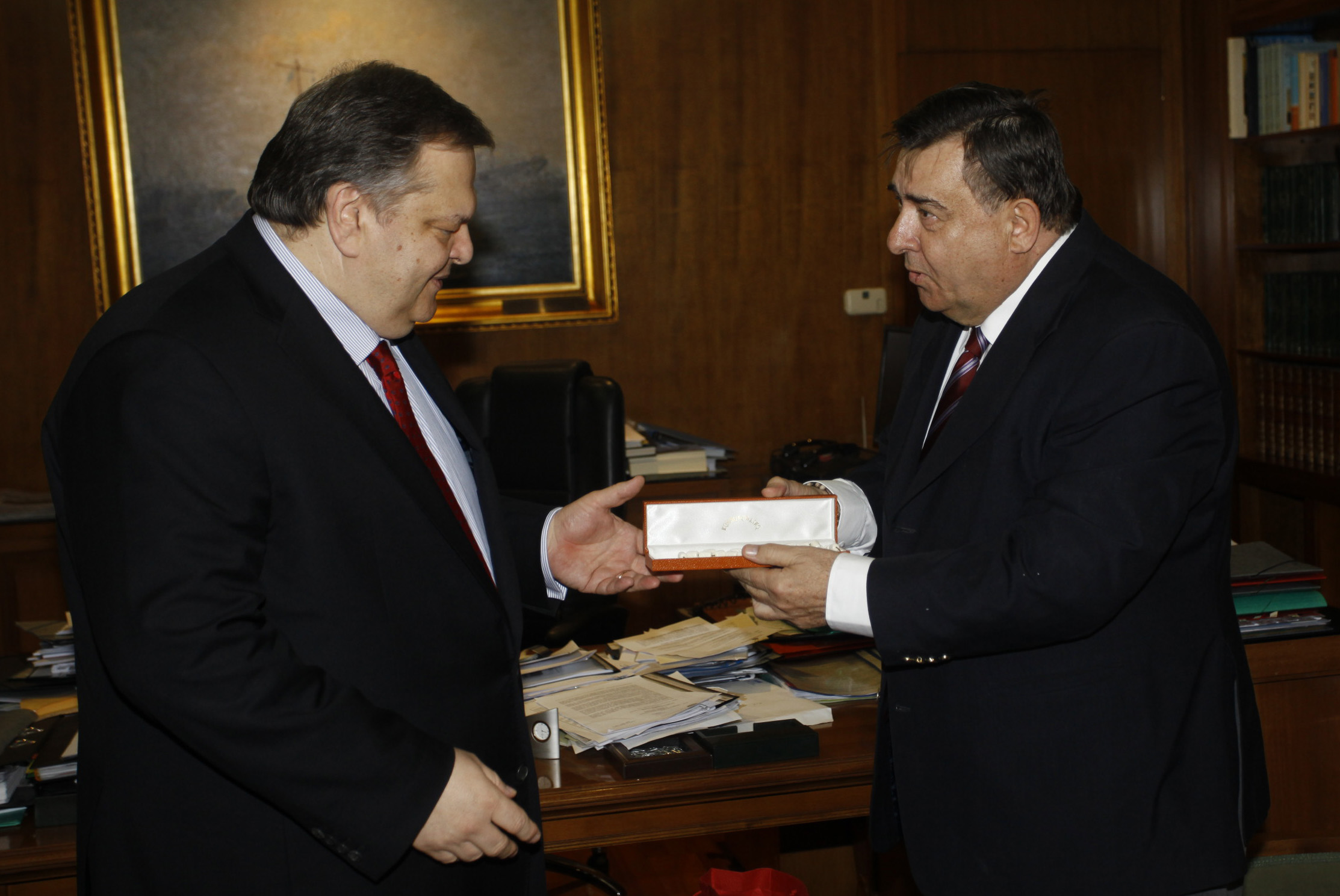 Τηλεφωνική επικοινωνία Βενιζέλου-Καρατζαφέρη με θέμα την ψήφιση του Μεσοπρόθεσμου