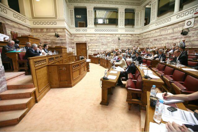 Απουσία του ΚΚΕ και του ΣΥΡΙΖΑ η συζήτηση στη Βουλή για το Μεσοπρόθεσμο