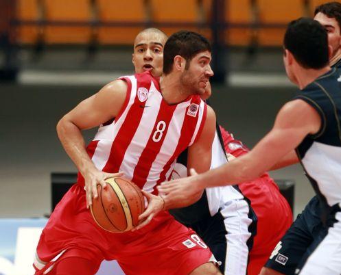 Μένει με λιγότερα στον Ολυμπιακό ο Βασιλόπουλος