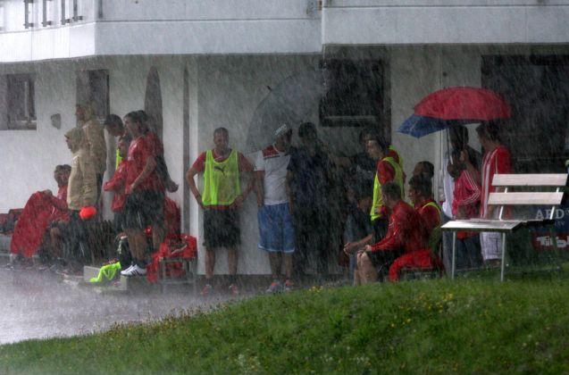 Το χαλάζι διέκοψε την απογευματινή προπόνηση του Ολυμπιακού