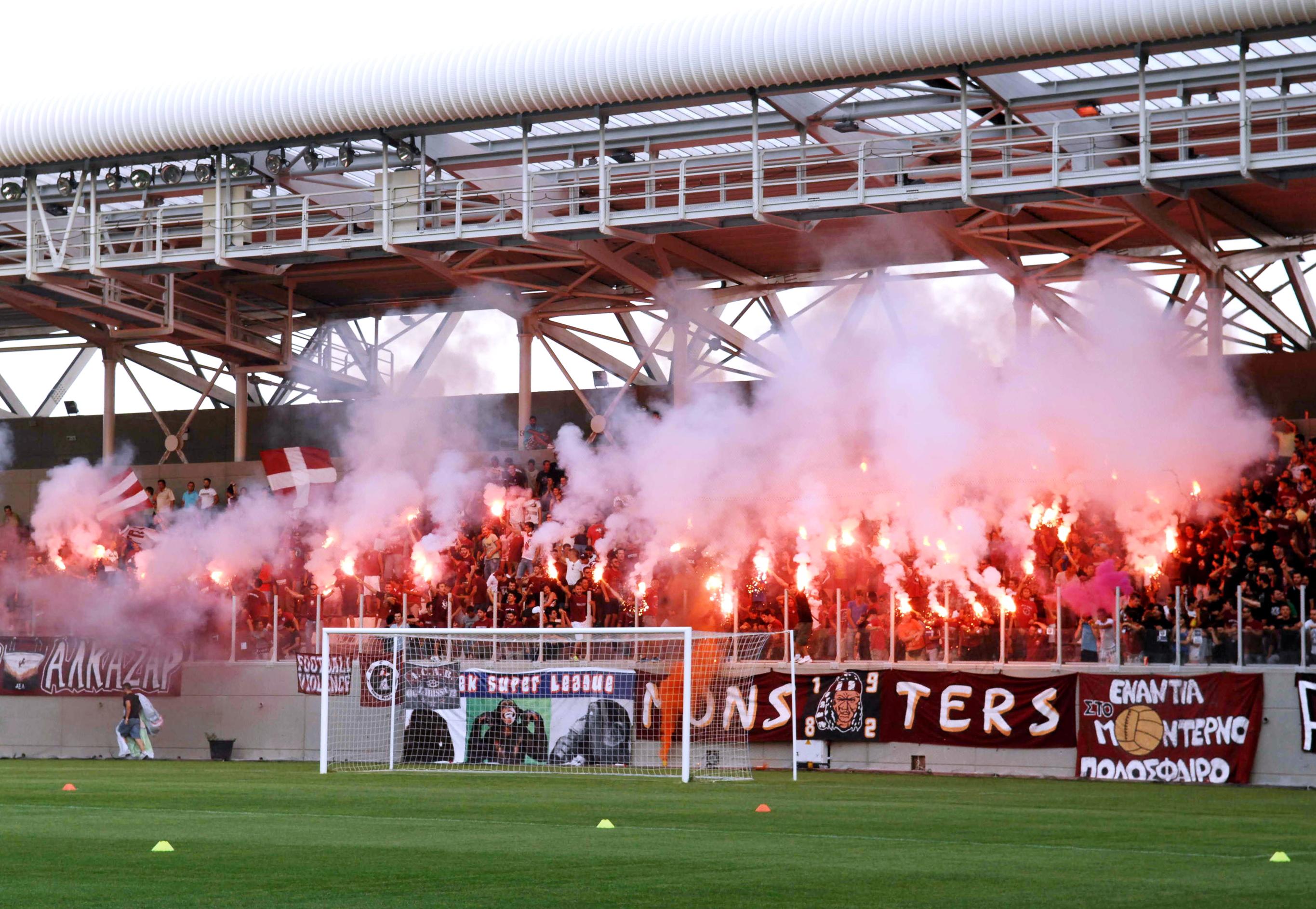 «Μπλόκο» στην Εθνική οδό από οργανωμένους οπαδούς της ΑΕΛ