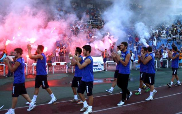 Χειροκρότημα και… ξεσηκωμός από τον λαό του Ηρακλή στην «πρώτη»