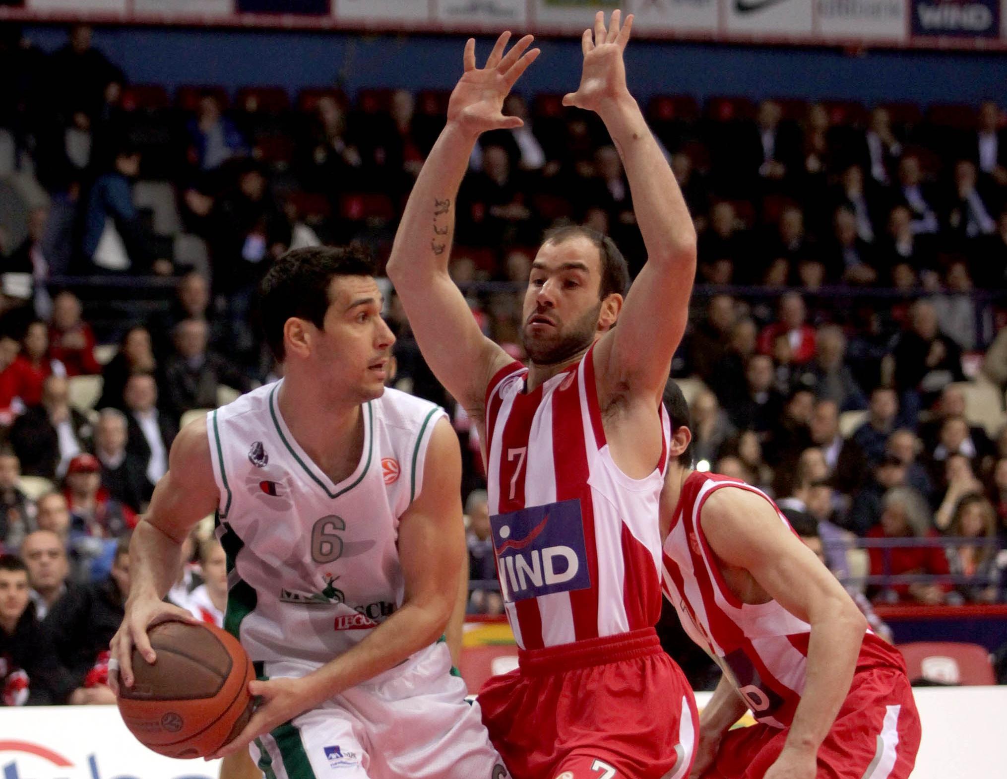 Ο Ολυμπιακός μια ανάσα από Ζήση, ο Σπανούλης πιο κοντά στην επάνοδο