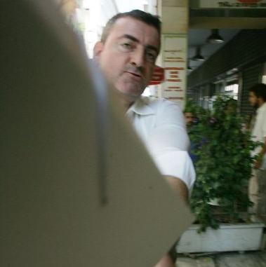 Επίθεση Τσακογιάννη σε φωτογράφο με χαρτοφύλακα