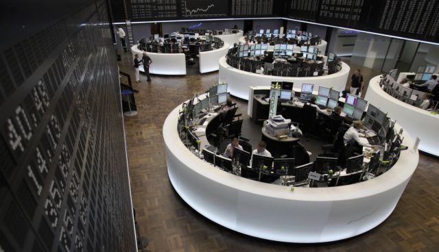 Διερύνονται οι απώλειες στο Χρηματιστήριο εν αναμονή των αποφάσεων για το ελληνικό χρέος