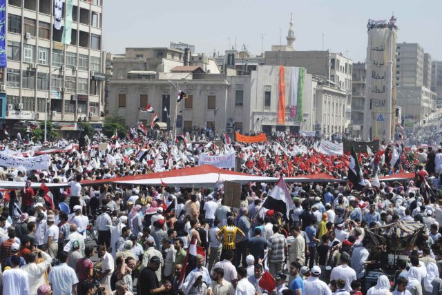 Με σύνθημα «η σιωπή σας μας σκοτώνει» χιλιάδες Σύροι κατέβηκαν στους δρόμους