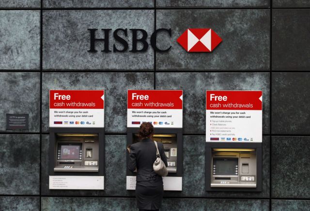 Απολύσεις ώς και 10.000 υπαλλήλων μελετά η HSBC