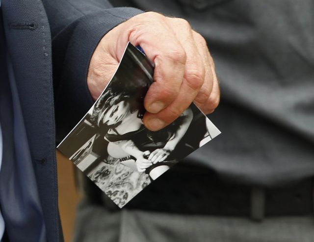 Φίλοι και συγγενείς είπαν το «τελευταίο αντίο» στην Έιμι Γουάινχαουζ