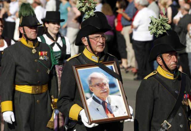 Εικόνες μιας άλλης εποχής «ζωντάνεψαν» στην κηδεία του τελευταίου απογόνου των Αψβούργων