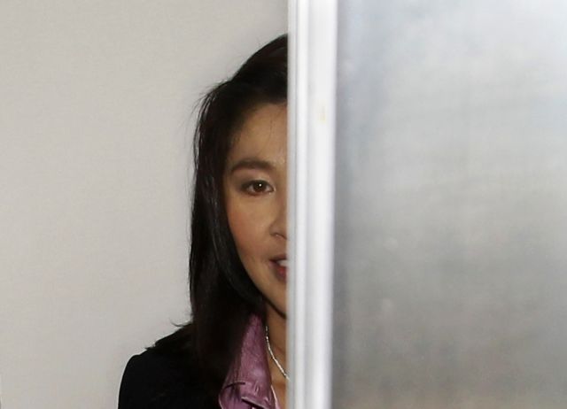 Κλείνει το θέμα της αξιοποίησης του εξόριστου αδελφού της η νέα πρωθυπουργός της Ταϊλάνδης