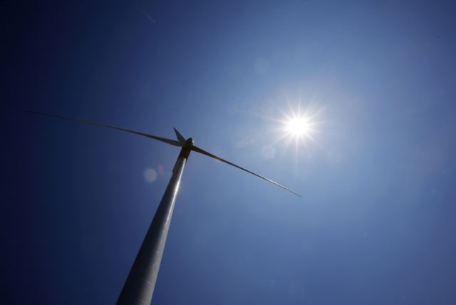 Σε επίπεδο-ρεκόρ οι επενδύσεις σε πράσινη ενέργεια το 2010