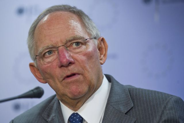 Άμεσες κυρώσεις με παρακράτηση πόρων προτείνει ο Σόιμπλε για δημοσιονομική «απειθαρχία»