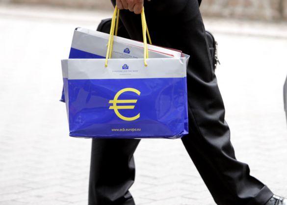 Πυρετώδεις διαβουλεύσεις για τα σχέδια συμμετοχής των ιδιωτών στο νέο πακέτο διάσωσης της Ελλάδας