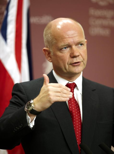 Οι αντικαθεστωτικοί παίρνουν τη θέση των διπλωματών του Καντάφι στο Λονδίνο