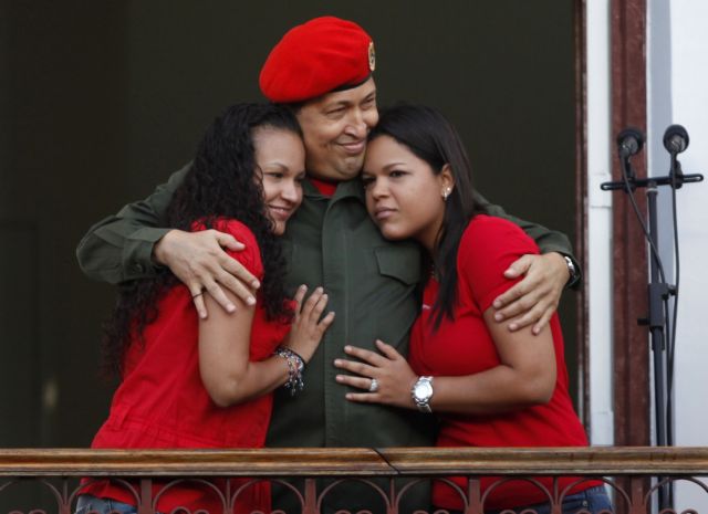 Θριαμβευτική εμφάνιση Τσάβες στο Καράκας μετά την εγχείρηση αφαίρεσης όγκου