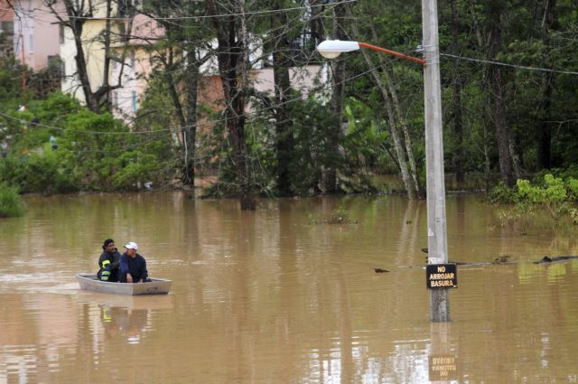 Νεκρούς και χιλιάδες άστεγους άφησε στο Μεξικό η καταιγίδα Αρλίν