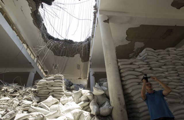 Μόνο με παύση των βομβαρδισμών η έναρξη διαλόγου, διαμηνύει ο Καντάφι