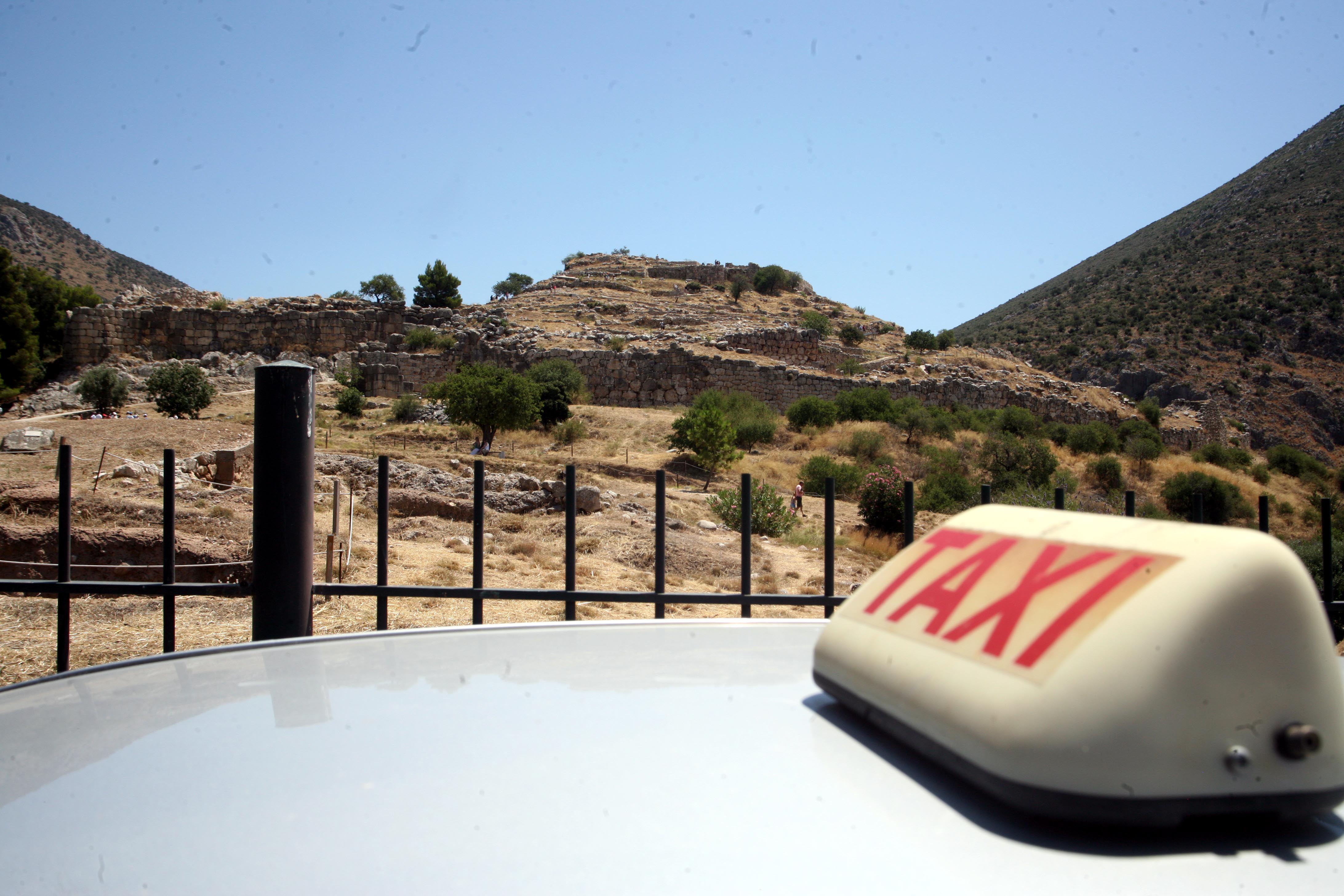 Χωρίς μπλόκα αποφάσισαν να συνεχίσουν την κινητοποίηση οι ιδιοκτήτες ταξί