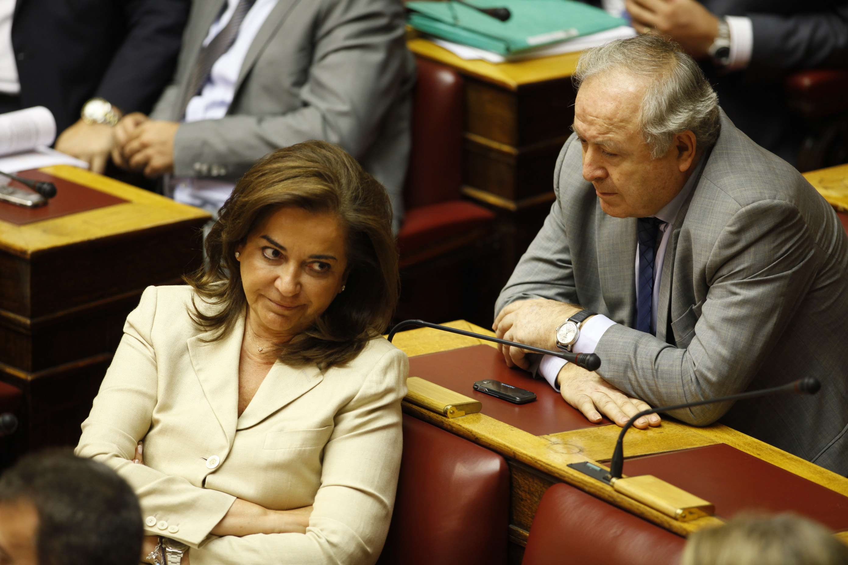 «Όχι» της Βουλής σε Προανακριτική στην υπόθεση Siemens για Αλογοσκούφη-Μαρκογιαννάκη