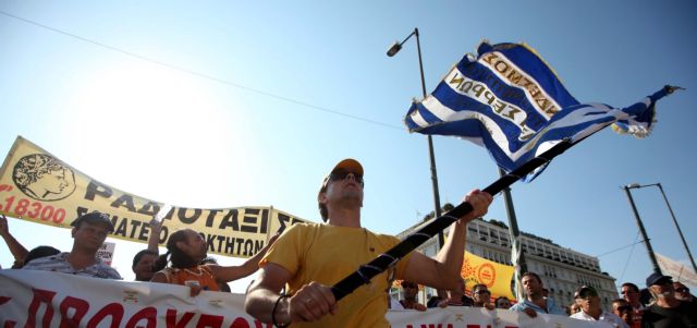 Οξύνεται η αντιπαράθεση κυβέρνησης-ΝΔ για το παρατεινόμενο αδιέξοδο με τα ταξί